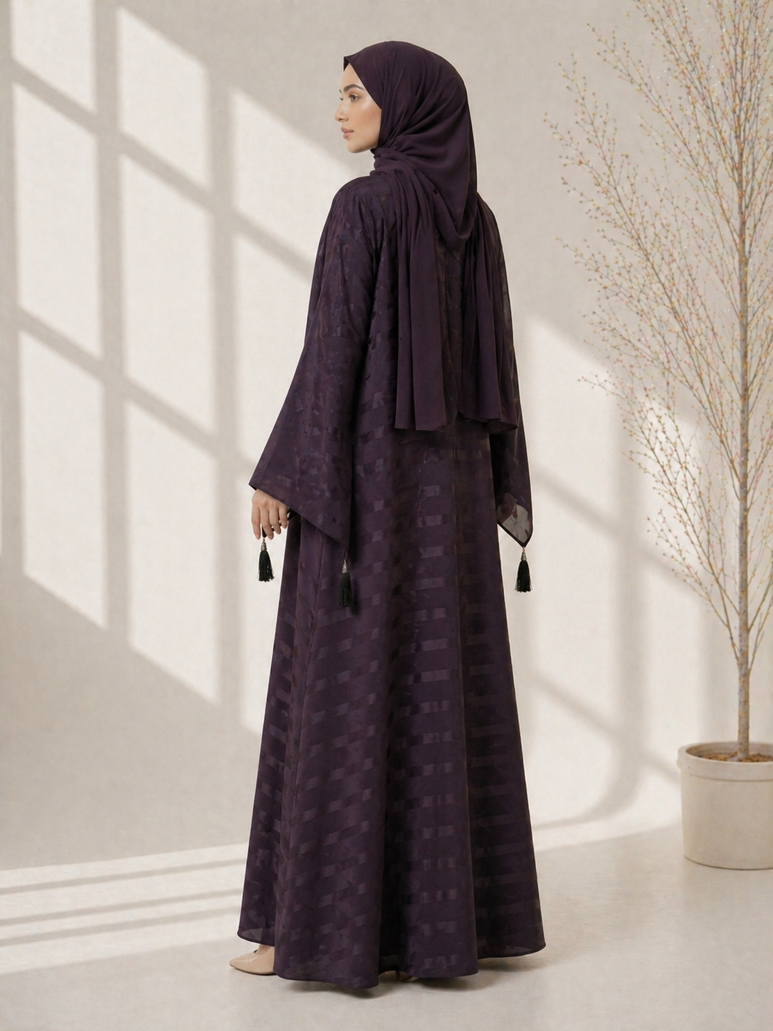 Elegant Zoom Tussle Abaya